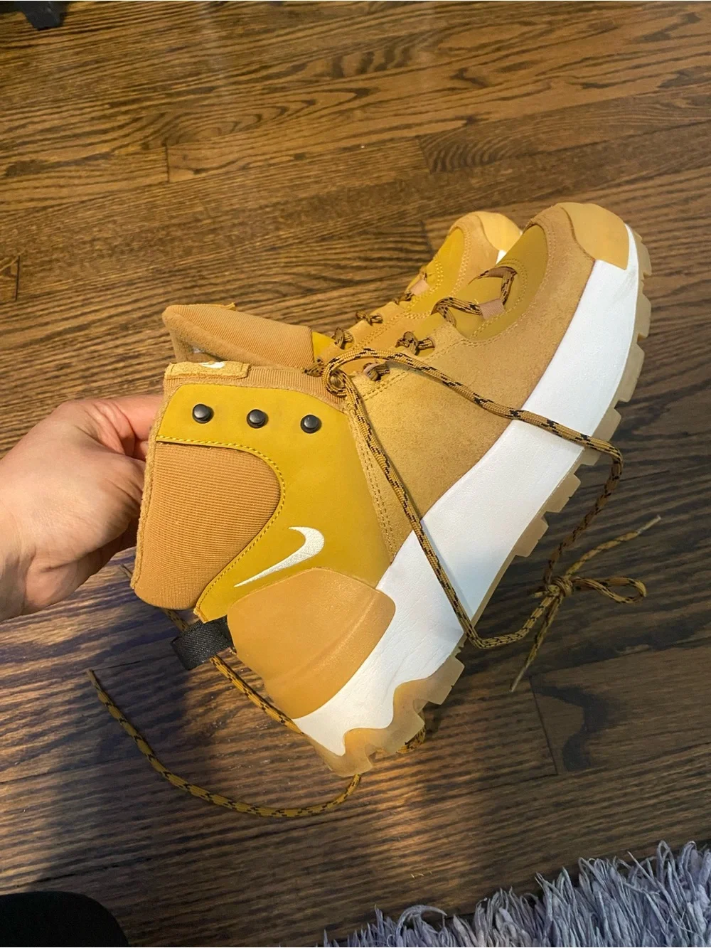 Nike Wheat/White High-Top Hiking Sneaker Boot